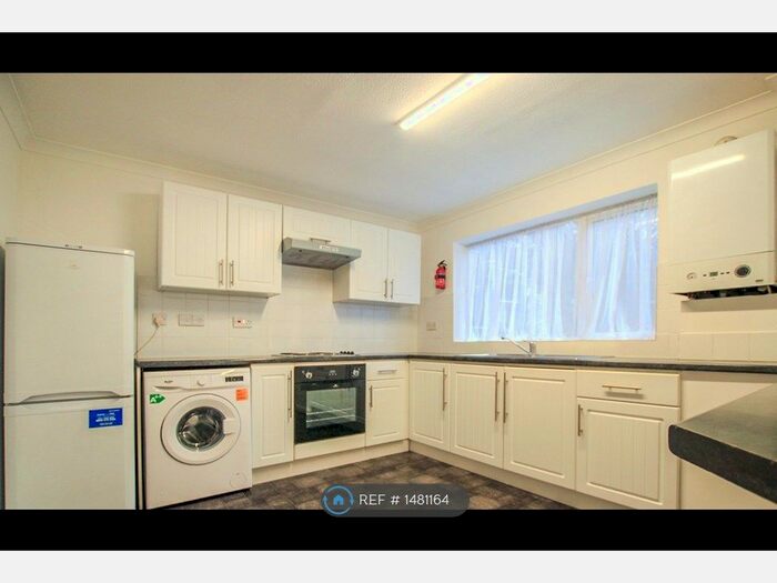 2 Bedroom Maisonette To Rent In Caithness Court, Bletchley, Milton Keynes, MK3