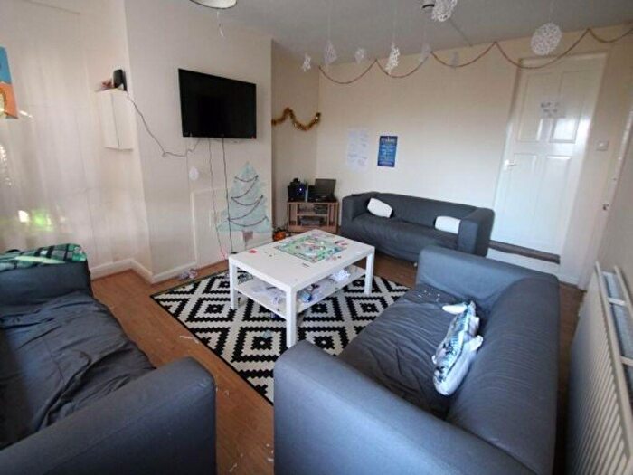 4 Bedroom House To Rent In B Buckingham Mount, Leeds, LS6