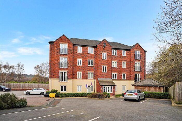 2 Bedroom Flat For Sale In Whitstable Mews, Leeds, LS12