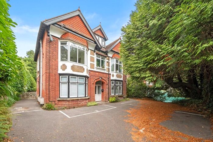 1 Bedroom Flat For Sale In Crowborough Hill, Crowborough, TN6