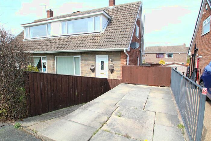 2 Bedroom Bungalow To Rent In Bexhill Close, Pontefract, West Yorkshire, WF8