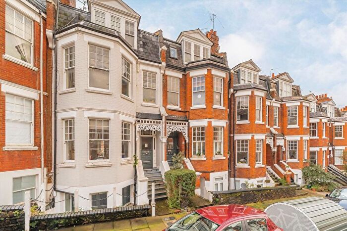 2 Bedroom Flat For Sale In Milton Road, Highgate, N6