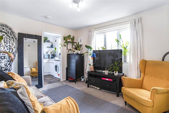 1 Bedroom Apartment To Rent In Ringwood Gardens, London, E14