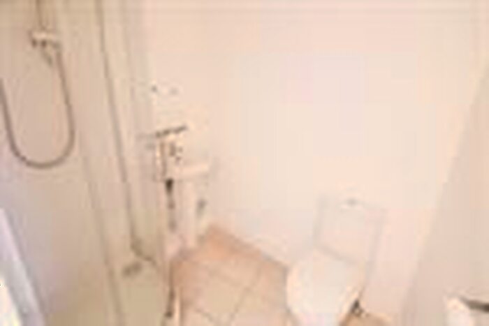 Studio To Rent In Park Crescent, Bradford, BD3