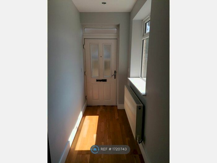 1 Bedroom Flat To Rent In Marlow Road, Anerley, SE20