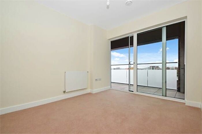 2 Bedroom Flat To Rent In Barquentine Heights, Peartree Way, London, SE10