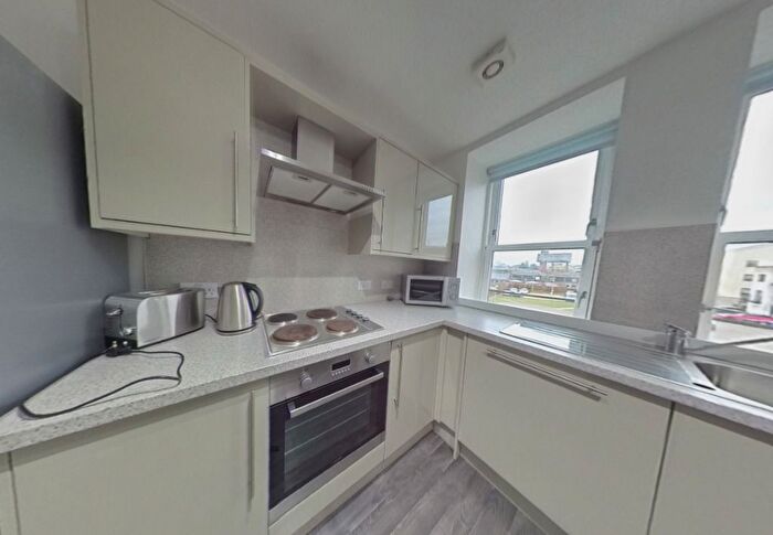 3 Bedroom Flat To Rent In Strathmore Avenue, Strathmartine, Dundee, DD3