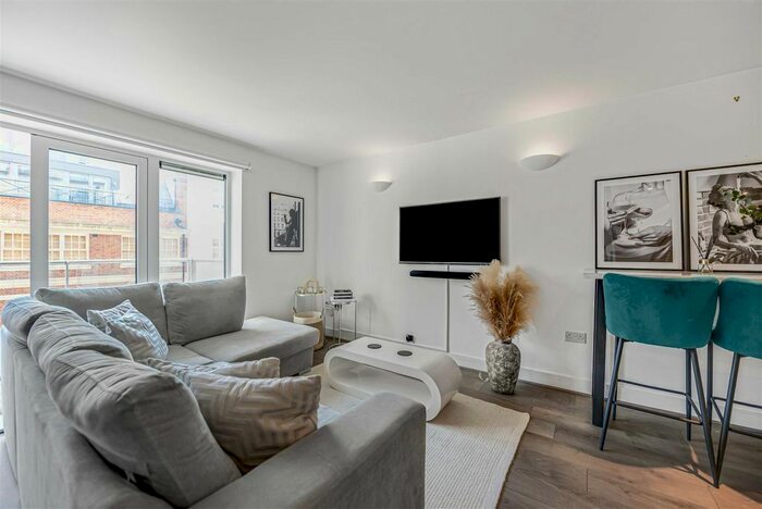 1 Bedroom Flat For Sale In Lurline Gardens, Battersea, London, SW11