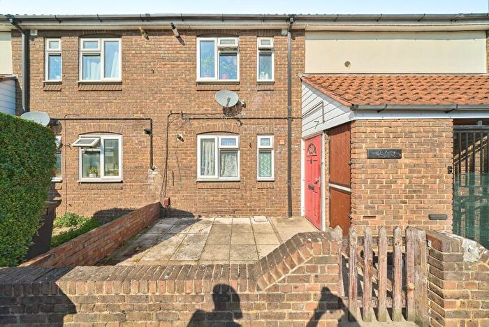 1 Bedroom Maisonette For Sale In Crownfield Road, London, E15