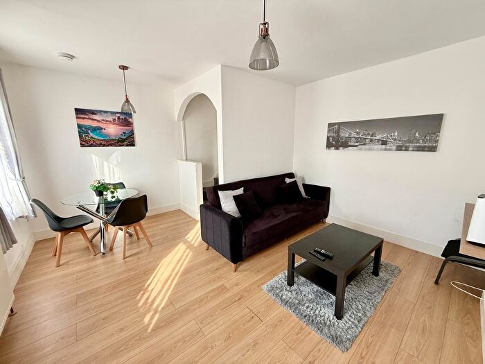 2 Bedroom Flat To Rent In London, E7