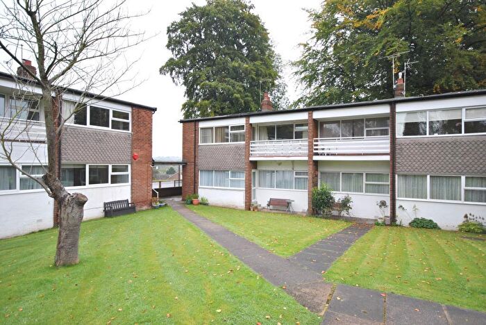 2 Bedroom Flat To Rent In North Hill Close, Leeds, LS8