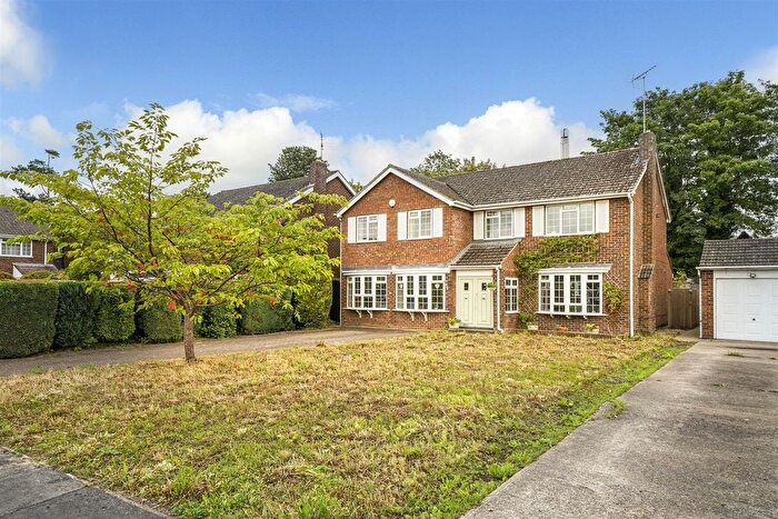 4 Bedroom Detached House For Sale In St. Marys Glebe, Edlesborough, LU6