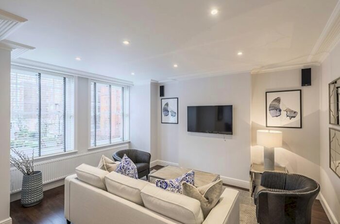 3 Bedroom Flat To Rent In Hamlet Gardens, London, W6