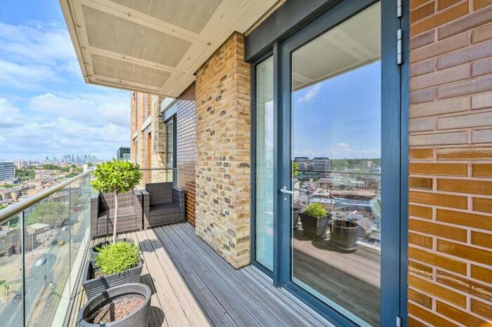 2 Bedroom Flat To Rent In Plumstead Road, Woolwich, London, SE18