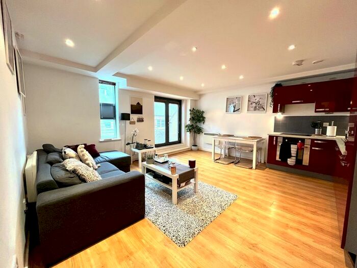 2 Bedroom Apartment To Rent In - York Place, City Centre, LS1