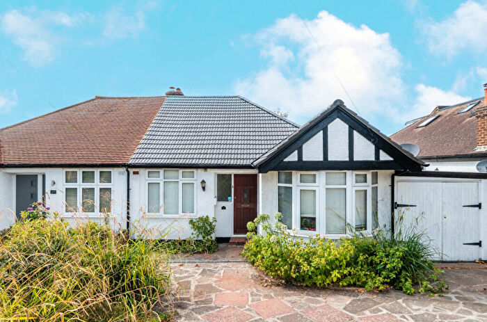 3 Bedroom Bungalow For Sale In Oxhawth Crescent, Bromley, Kent, BR2