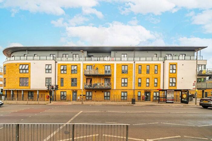 2 Bedroom Flat For Sale In Garratt Lane, Tooting, SW17