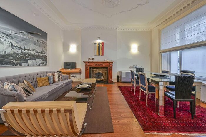 2 Bedroom Flat To Rent In Queens Gate, South Kensington, London, SW7