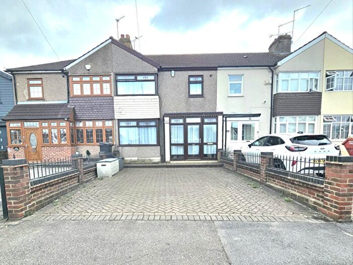 3 Bedroom Terraced House To Rent In South End Road, Rainham, RM13
