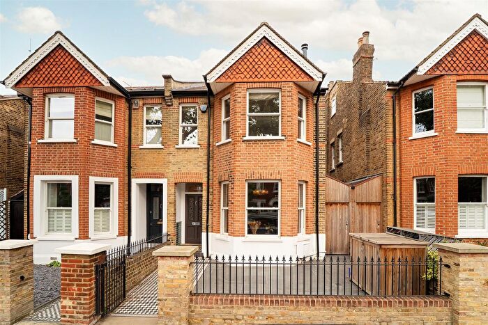 4 Bedroom Semi-Detached House To Rent In Clovelly Road, Ealing, W5