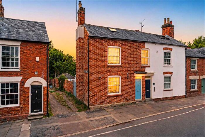 3 Bedroom End Of Terrace House For Sale In High Street, Stony Stratford, Milton Keynes, MK11