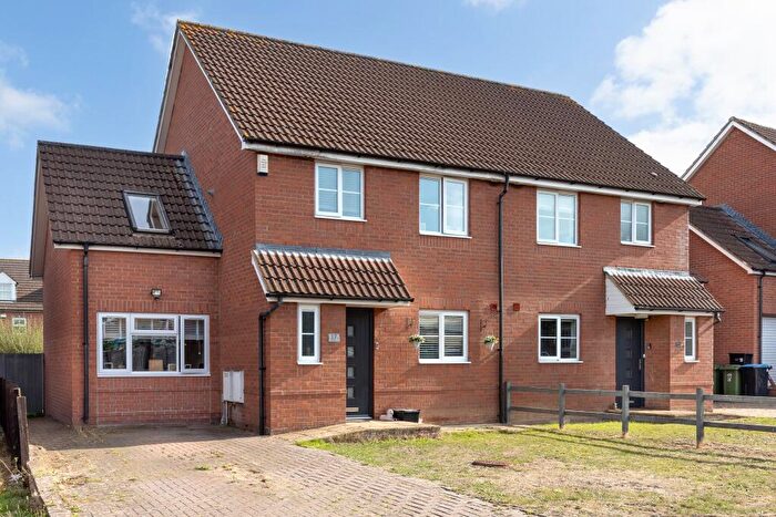 4 Bedroom Semi-Detached House For Sale In Ashleigh Grove, Trowbridge, BA14