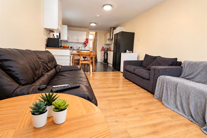 7 Bedroom Private Hall To Rent In Monthermer Road, Cathays, Cardiff, CF24