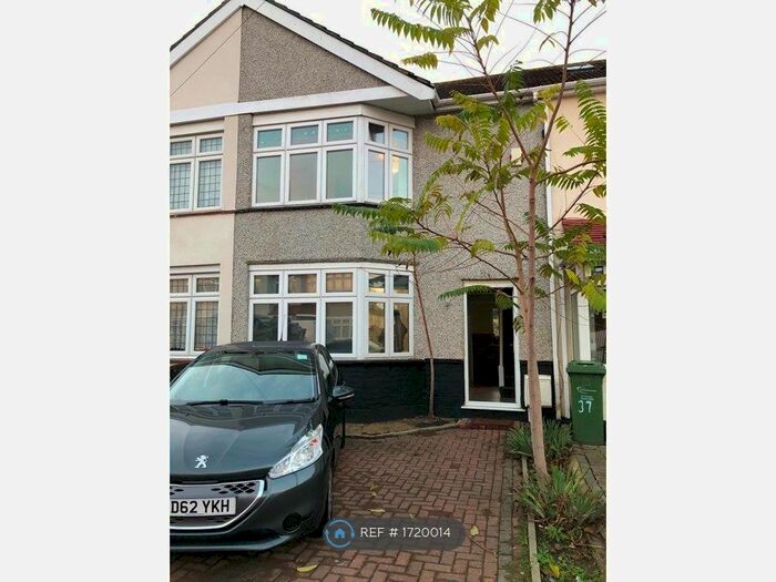 3 Bedroom Terraced House To Rent In Temple Avenue, Dagenham, RM8