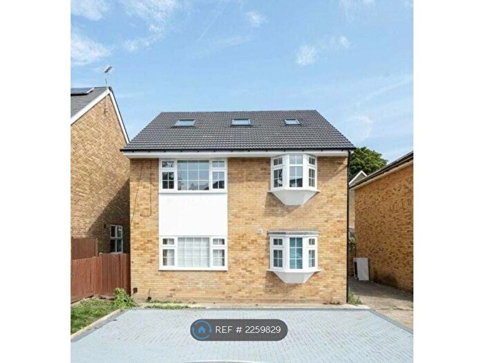 2 Bedroom Flat To Rent In Webster Gardens, London, W5