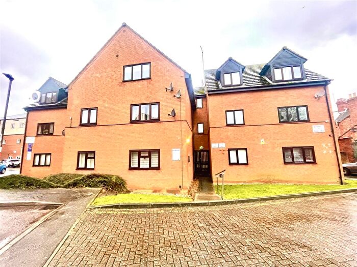 2 Bedroom Flat To Rent In Highgrove Court, Rushden, NN10