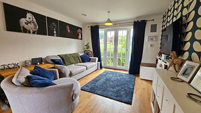 2 Bedroom Flat For Sale In Beech Road, Bishops Green, RG20