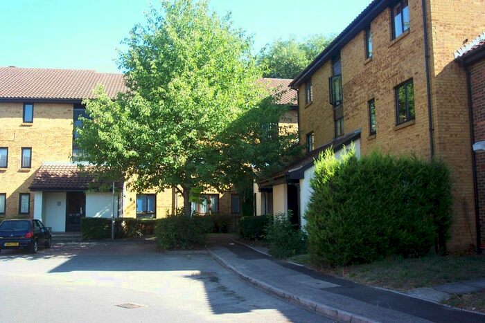 1 Bedroom Flat To Rent In Tanglewood Way, Feltham, TW13