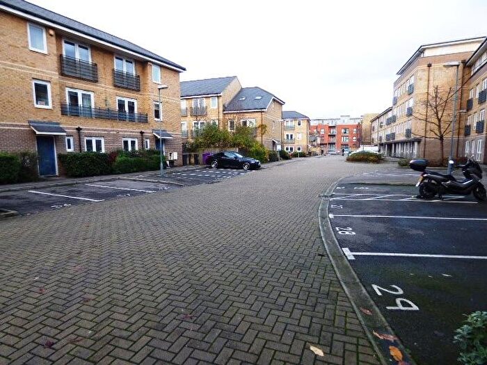 2 Bedroom Flat To Rent In Rosegate House, Hereford Road, Bow, E3