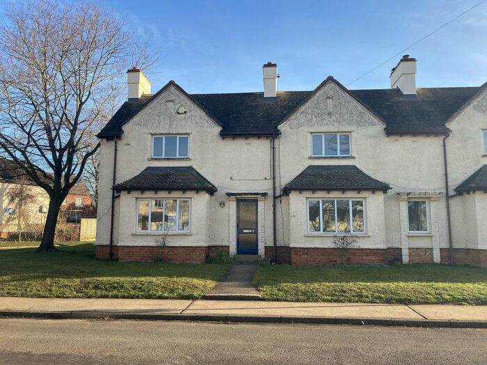 3 Bedroom Semi-Detached House To Rent In Carswell Circle, Bicester, Oxfordshire, OX25