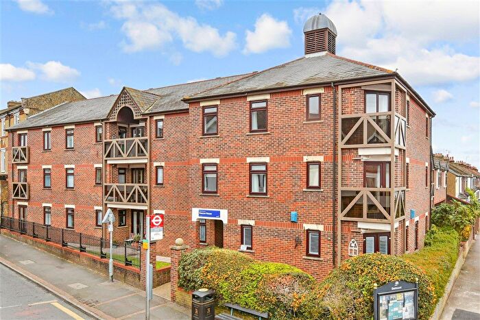 2 Bedroom Flat For Sale In Station Road, Sutton, Surrey, SM2