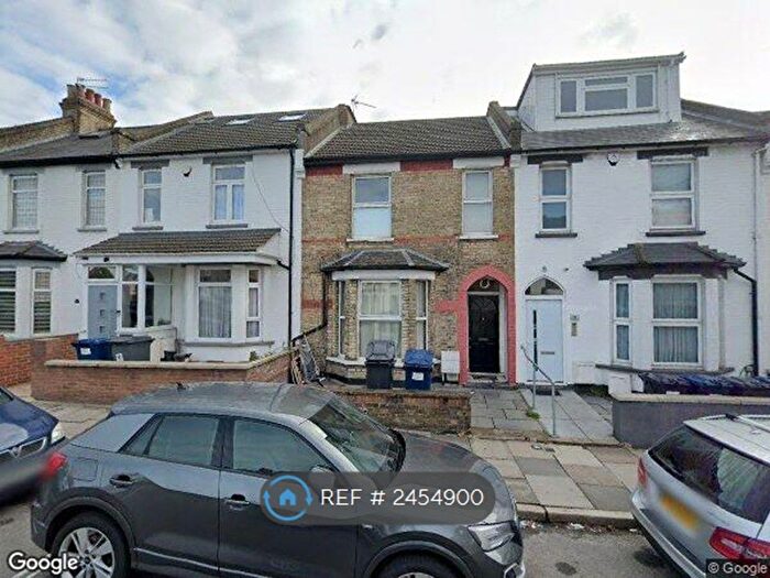 4 Bedroom Terraced House To Rent In Station Road, London, NW4