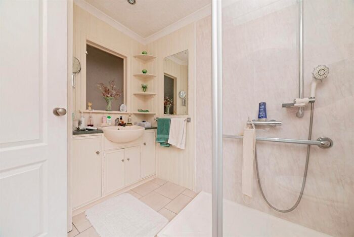 2 Bedroom Detached Bungalow For Sale In Cedarwood Drive, Hull, HU5