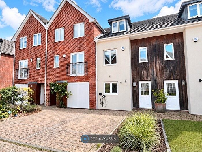 3 Bedroom Terraced House To Rent In Brook Avenue, Ascot, SL5