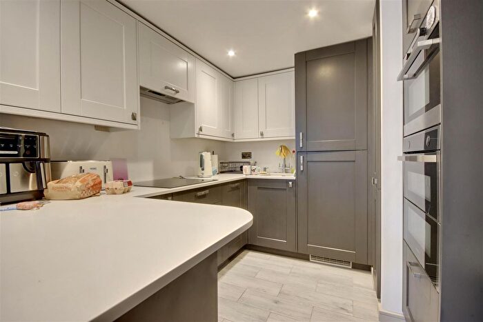 1 Bedroom Flat For Sale In Clarence Parade, Southsea, PO5