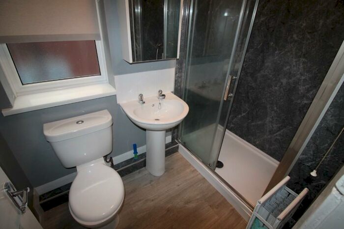 3 Bedroom Flat To Rent In Biddlestone Road, Newcastle Upon Tyne, NE6