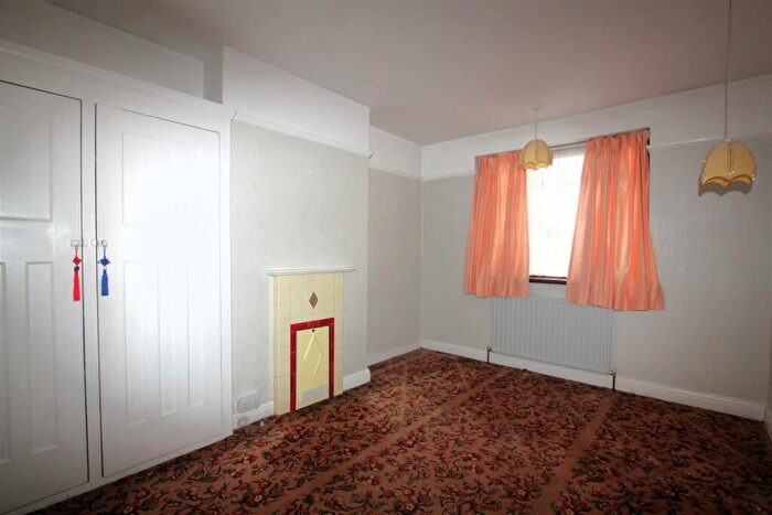 3 Bedroom End Of Terrace House For Sale In Beech Grove, Mitcham, CR4