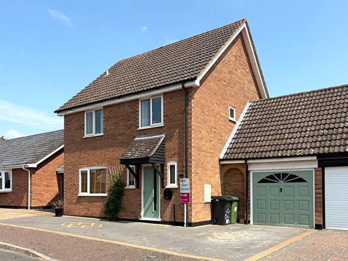 4 Bedroom Link Detached House For Sale In Masefield Road, Diss, IP22