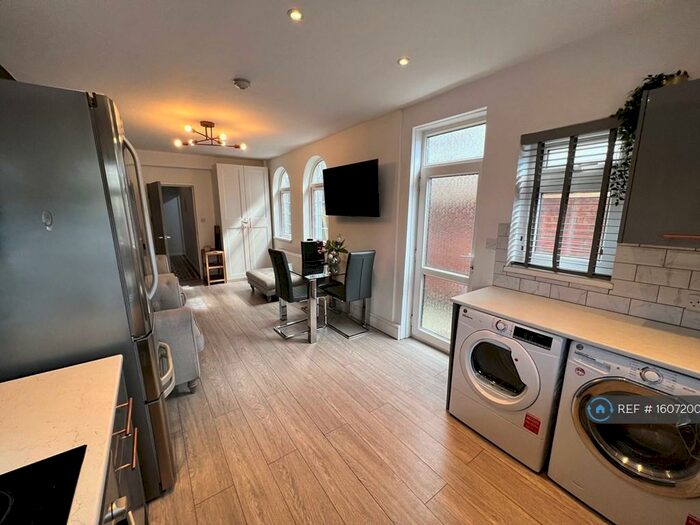 5 Bedroom Terraced House To Rent In Newfoundland Road, Cardiff, CF14