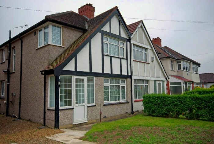 3 Bedroom Semi-Detached House To Rent In Woodlands Avenue, Ruislip, HA4