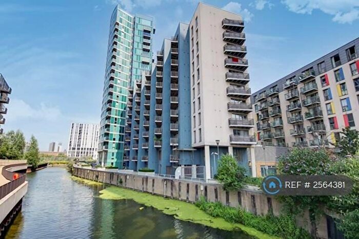 Studio To Rent In High Street, Stratford, E15