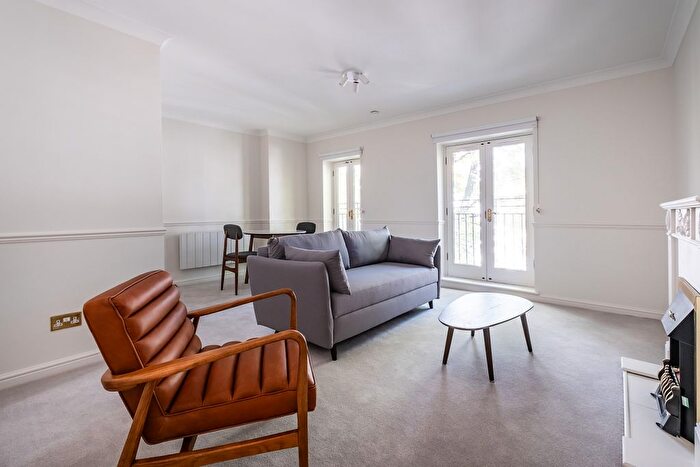 1 Bedroom Flat To Rent In Russell Road, London, W14
