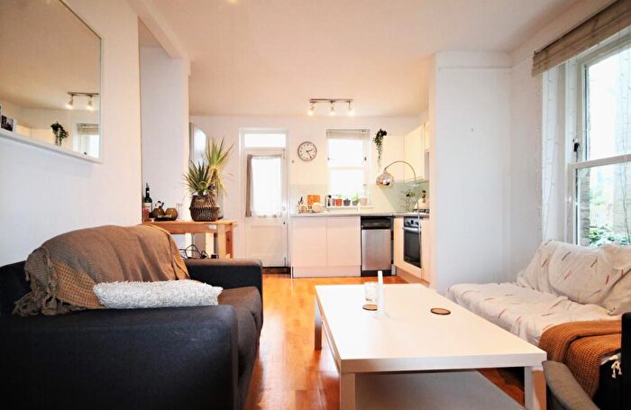 2 Bedroom Flat To Rent In Cathcart Hill, Dartmouth Park Hill, N19