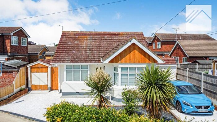 4 Bedroom Detached House For Sale In Beverley Avenue, Canvey Island, SS8