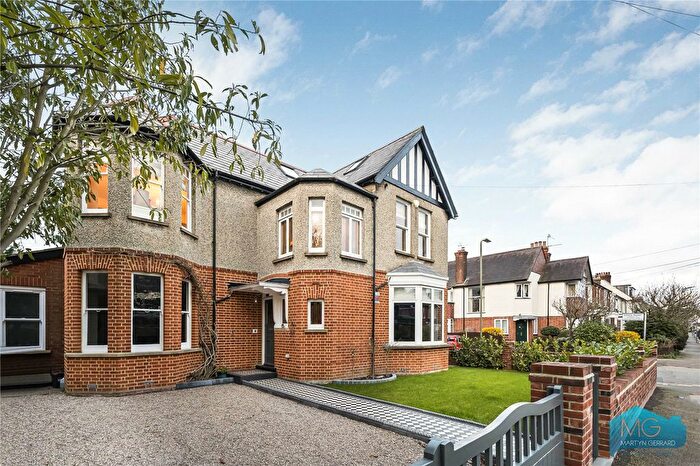 4 Bedroom Detached House For Sale In Granville Road, Barnet, EN5