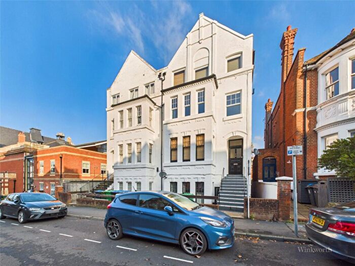 2 Bedroom Apartment For Sale In Claremont Gardens, Surbiton, KT6